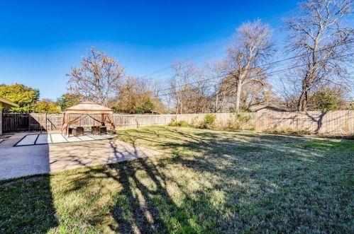 1602 Ashberry Dr, Austin TX  78723-1106 exterior