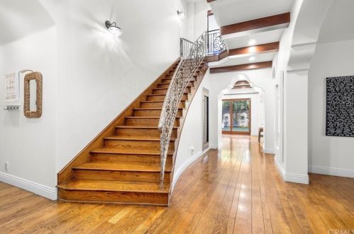 2807 Elm Ave, Manhattan Beach, CA 90266-2427