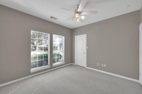 16 Westchester Dr, Conroe TX  77304-1144 exterior