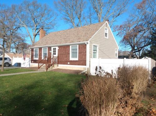 55 Salix St, Warwick, RI 02889-9054