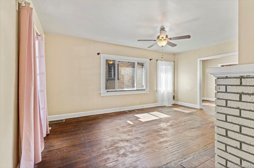 2391 Dexter St, Denver, CO 80207-3150