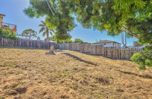 1092 Highland St, Seaside CA 93955-6124 exterior