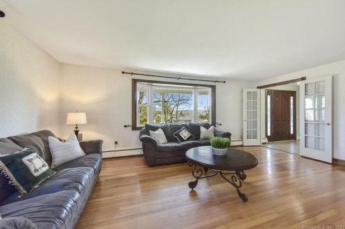 19 High Ridge Rd, Wapping, CT 06074-3034
