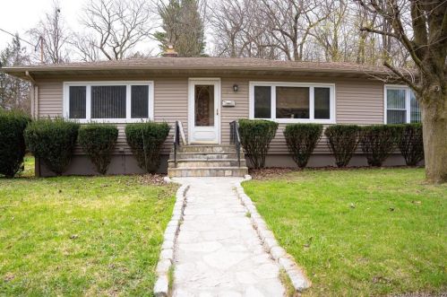 93 Kaynor Dr, Waterbury, CT 06708-1333