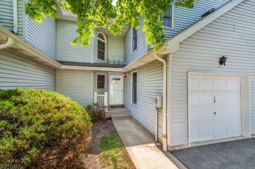 14 Arthurs Ct, Berkeley Heights, NJ 07922-1366