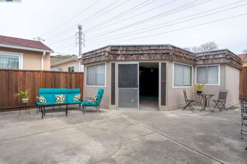 1994 Evergreen Ave, San Leandro CA 94577-6202 exterior