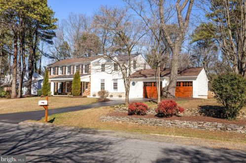 1807 Post Oak Trl, Herndon, VA 20191-5211