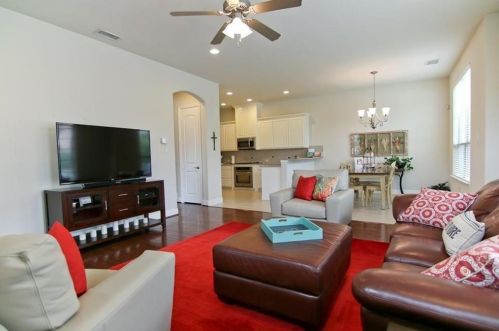 10521 Chaucer Hill Ln, Irving TX  75063-5442 exterior