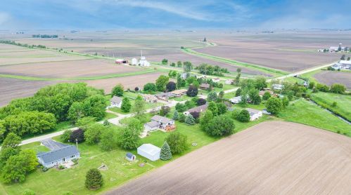 32068 New Lebanon Rd, Pingree Grove, IL 60140-7312
