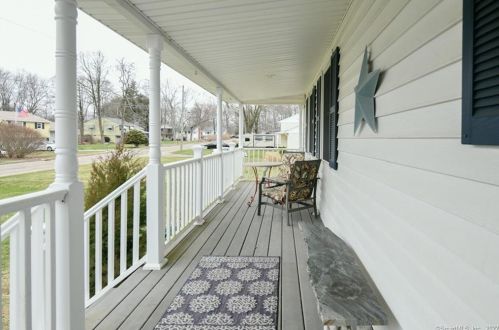 12 Colonial Dr, Waterbury, CT 06712-1505