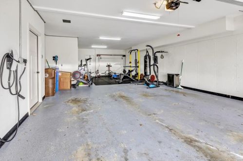 665 River Rd, Huntington CT  06484-4813 exterior
