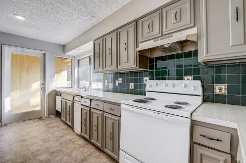 2020 Cedarwood Dr, Carrollton TX 75007-5405 exterior