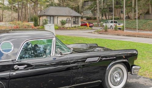 66 Montre Sq, Atlanta GA  30327-4043 exterior