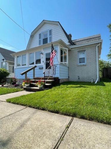 21 Douglas St, Perth Amboy, NJ 08863-2205