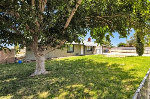 15805 Newmont Ave, Lancaster, CA 93535-7009