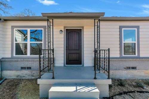 2217 Sturges Dr, Fort Worth, TX 76112-3815