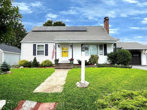 25 Cavalcade Blvd, Warwick, RI 02889-1604