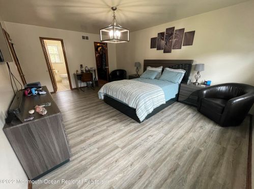 95 Oak Hill Rd, Middletown NJ 07748 exterior