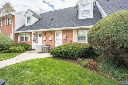 150 Parkview Dr, Teaneck, NJ 07666-3804