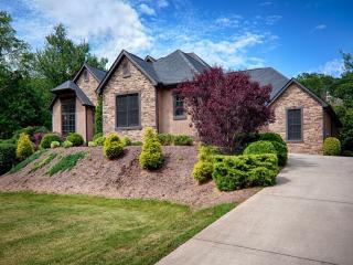 59 Willow Farm Rd, Fairview, NC 28730-8513