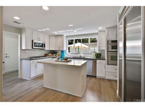985 23rd St, Upland, CA 91784-1211