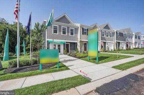 355 Locust Run Dr, York, PA 17404-9103