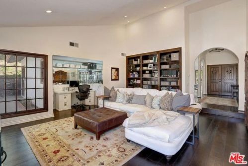 23579 Park Belmonte, Calabasas, CA 91302-1702