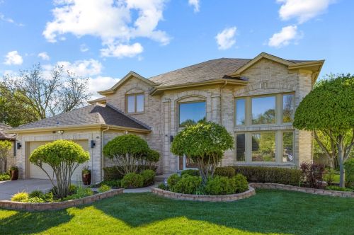 2760 Manu Ct, Glenview, IL 60026-1077