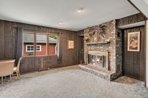 6806 Quincy St, Willowbrook IL  60527-5363 exterior