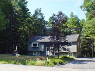 8 Gibson Dr, Hudson, NH 03052-2301