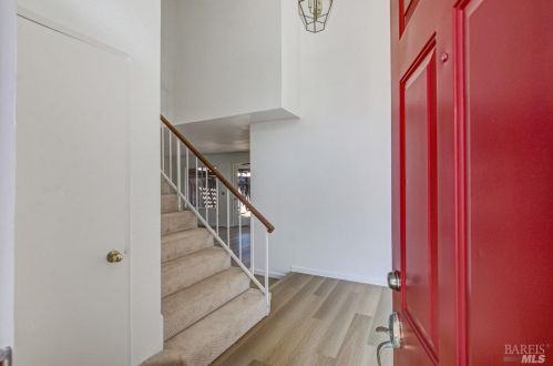 164 Cornell St, Windsor, CA 95492-8742