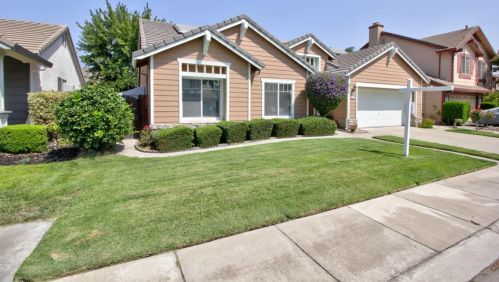 1833 Rail St, Manteca, CA 95337-9434