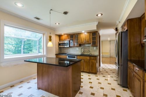 24 Normandy Dr, Parsippany NJ  07054-4070 exterior