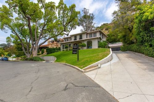 815 Mountain St, Glendale CA  91202-1037 exterior