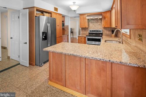 1 Teak Ln, Princeton NJ 08540-4724 exterior