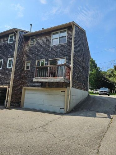 88 Alger Ave, Warwick, RI 02818-4348