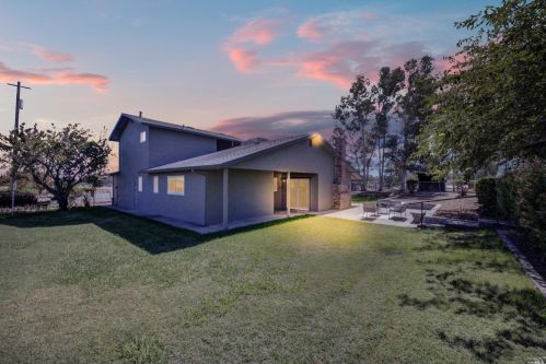 7533 Paddon Rd, Vacaville, CA 95688-9651