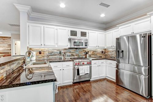 8730 Foxhollow Dr, Anaheim CA  92808-1674 exterior