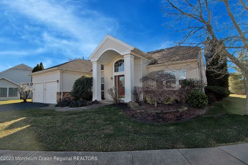 27 Neville Ct, Lakehurst, NJ 08759-6098