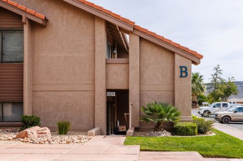860 Village Rd, Saint George, UT 84770-5830