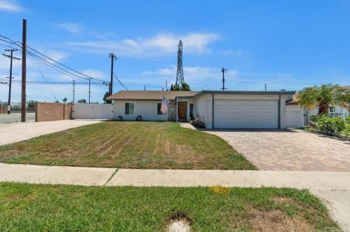 9472 Velardo Dr, Huntington Beach, CA 92646-2317