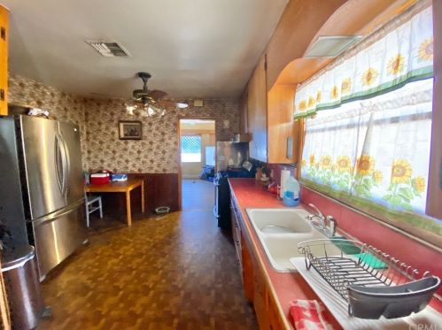 2271 Batavia St, Orange, CA 92865-2028