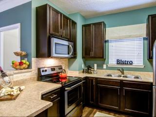 1500 Huntcliff Village Ct, Atlanta GA  30350-7525 exterior