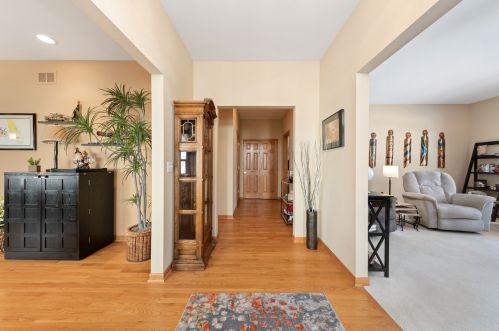 880 Villa Dr, Bull Valley, IL 60014-8301