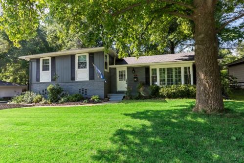 5639 Mission Rd, Shawnee Mission, KS 66205-2701