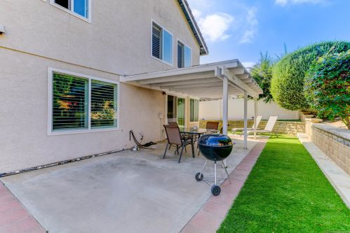 1905 Vineyard Ave, Vista, CA 92081-5317