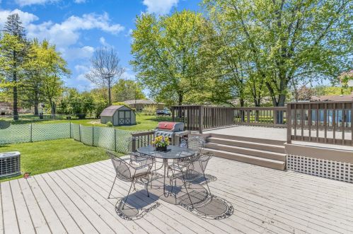 811 East St, Crown Point IN  46307-4906 exterior