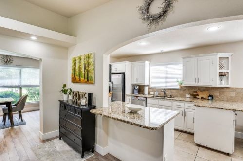 3215 Dothan Ln, Dallas, TX 75229-3841