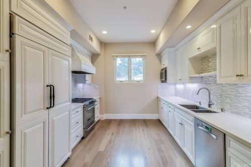 999 Silver Spur Rd, Palos Verdes Estates, CA 90274-3805
