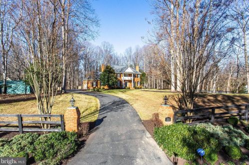 10602 Allenwood Ln, Great Falls, VA 22066-3229